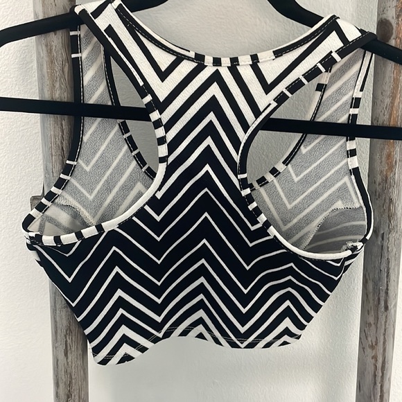 Women Zebra Razorback Small Crop Top - Picture 5 of 6